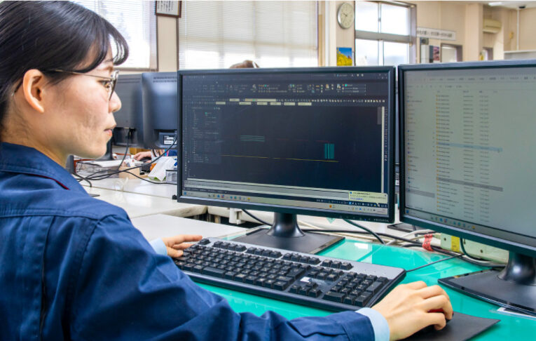 新卒 東さん CAD操作を覚える