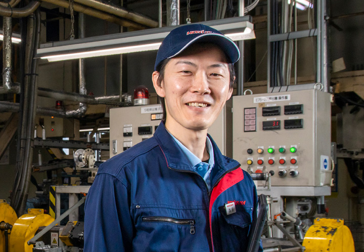 諦めずに問題に取り組み、解決できた時は達成感があります。