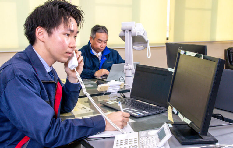 新卒 吉本さん 実務を通じて仕事を学ぶ